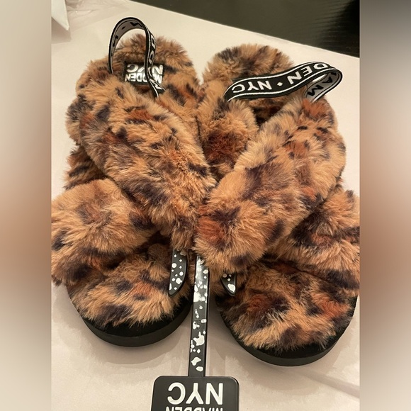 Steve Madden Leopard print fluffy platform sandals slippers size 7. NWT - Picture 3 of 12